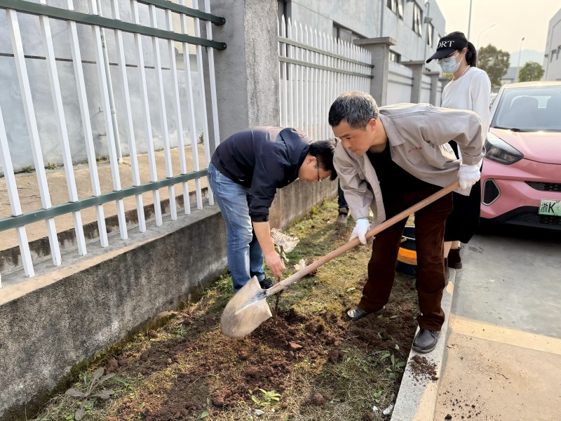 4-2微通催化黨支部開展植此青綠 不負(fù)春光主題黨日活動2.jpg